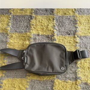 Lululemon Everywhere Belt Bag